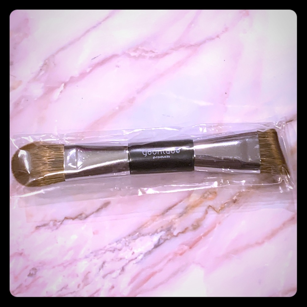 Younique Contour brush new